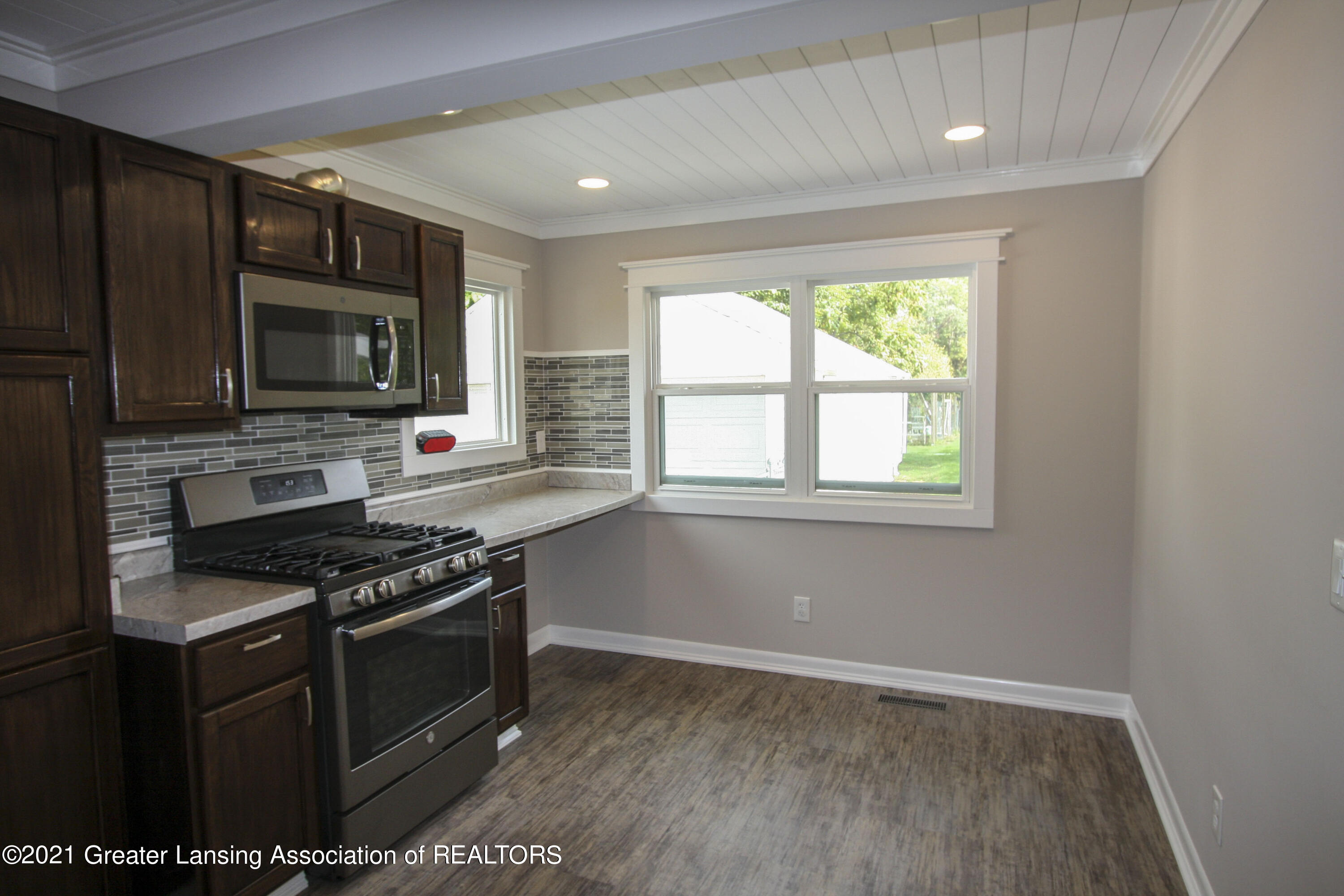 6131 Rosedale Road Lansing, MI 48911 - Photo 10 of 34 Kitchen