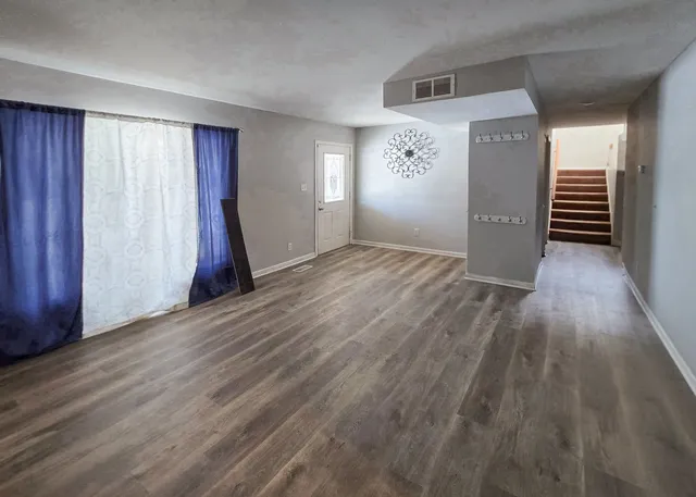 $349,999 | 719 Surrey Drive, Streamwood, IL 60107