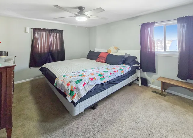 $349,999 | 719 Surrey Drive, Streamwood, IL 60107