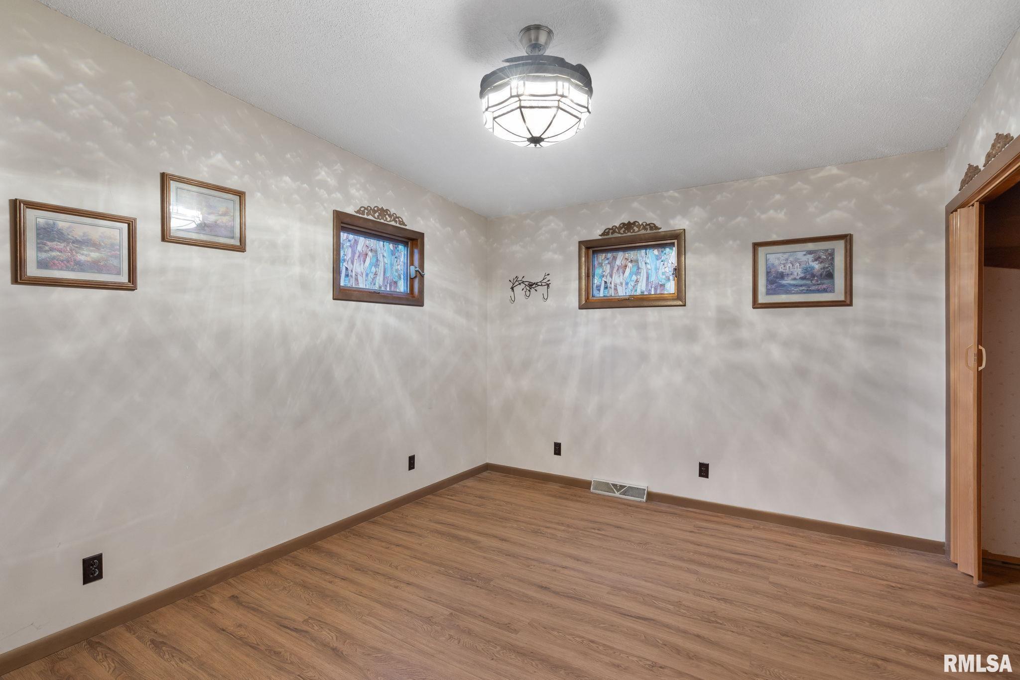 12445 Oakton Road Savanna, IL 61074 - Photo 13 of 34 Gallery Image 13