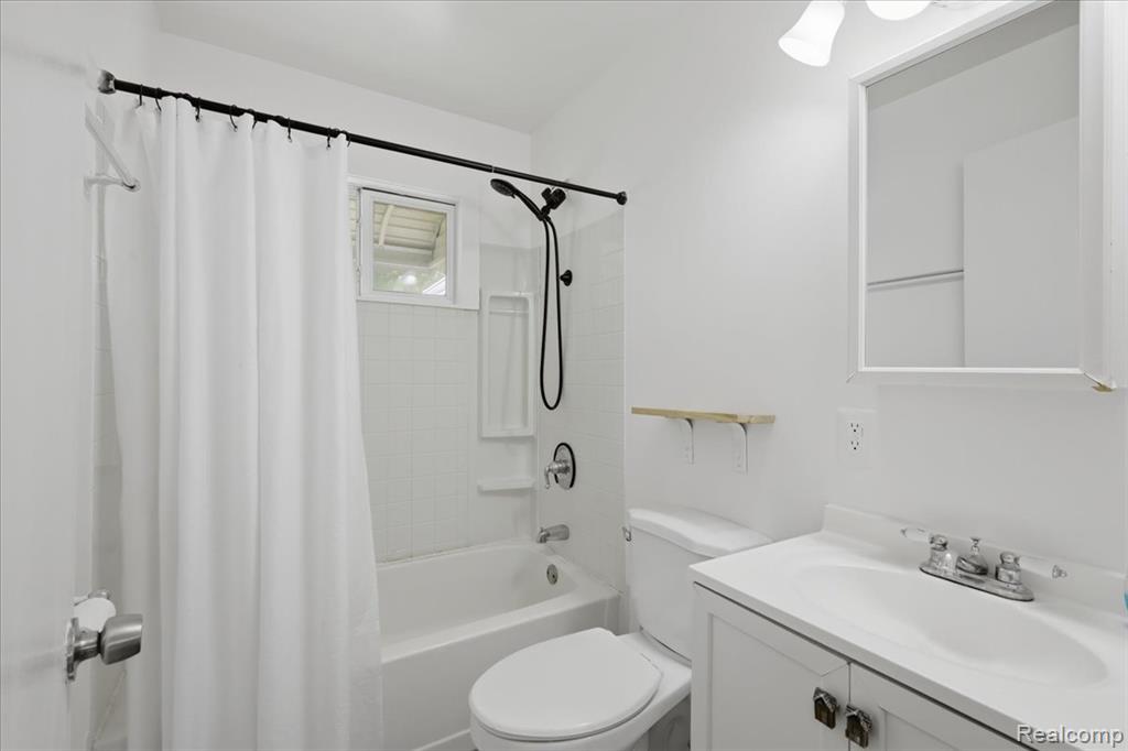 5307 Drayton Road Clarkston, MI 48346 - Photo 21 of 46 Gallery Image 21