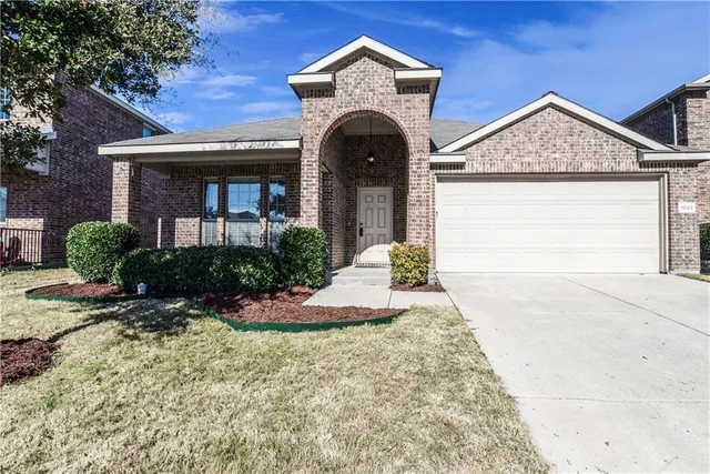 $1,950 | 1025 Lake Grove Drive, Little Elm, TX 75068