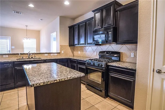 $1,950 | 1025 Lake Grove Drive, Little Elm, TX 75068