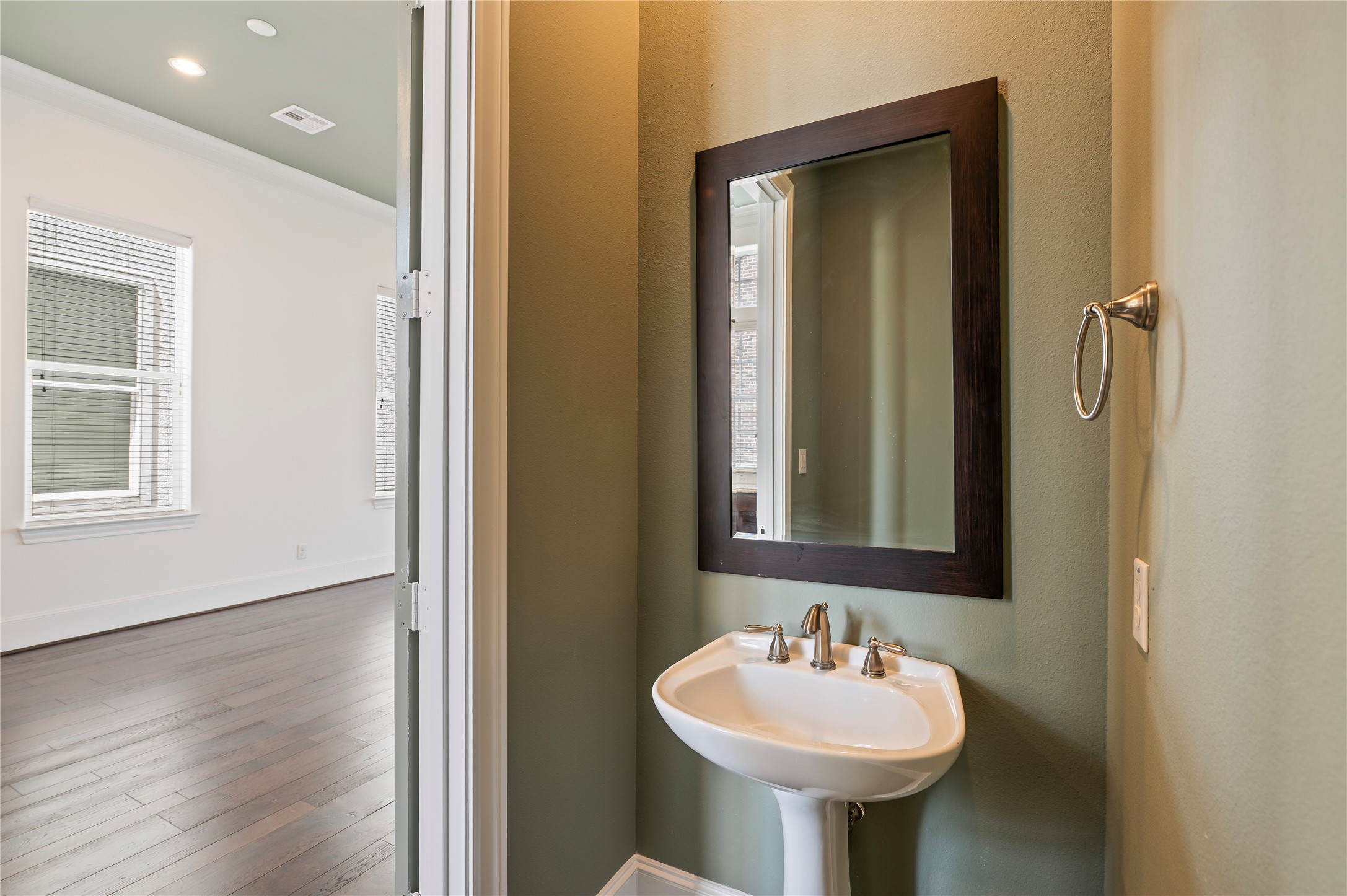 9674 Knight Road Houston, TX 77045 - Photo 17 of 42