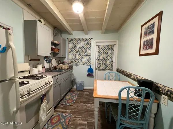 $995 | 9502 North 2nd Place, Phoenix, AZ 85020