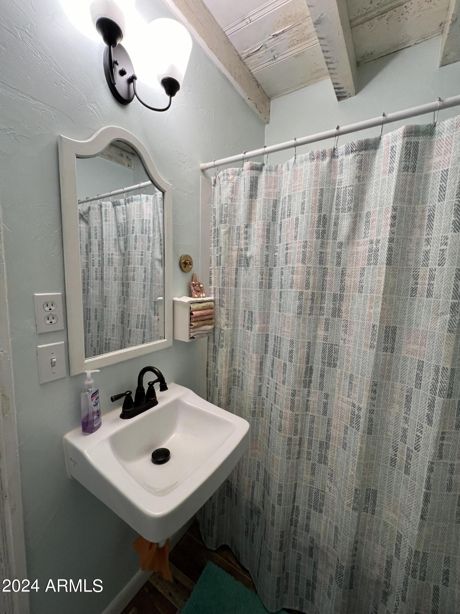 9502 North 2nd Place Phoenix, AZ 85020 - Photo 22 of 29 Photo Mar 12 2024, 12 30 33 PM