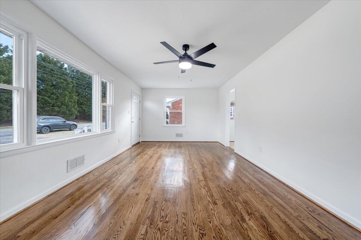 4960 Florist Road Roanoke, VA 24012 - Photo 5 of 37 06-MIB06678