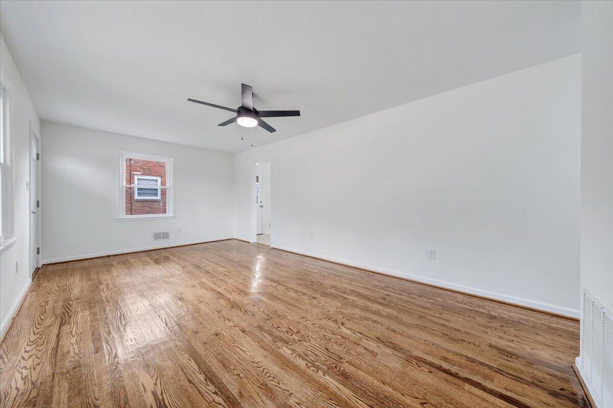 4960 Florist Road Roanoke, VA 24012 - Photo 6 of 37 07-MIB06681