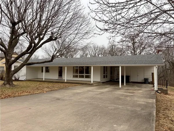 $250,000 | 707 Laurel Drive, Warrensburg, MO 64093