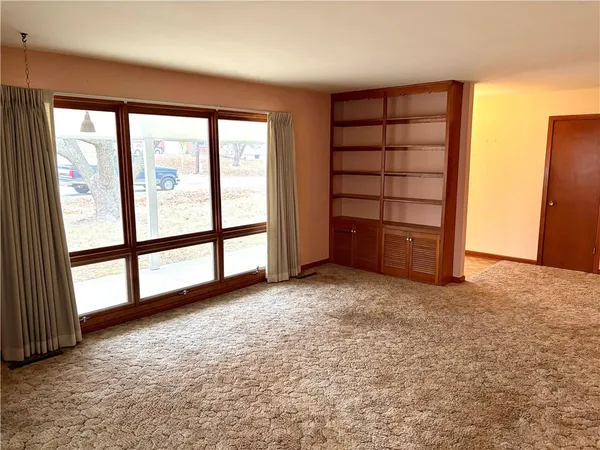 $250,000 | 707 Laurel Drive, Warrensburg, MO 64093