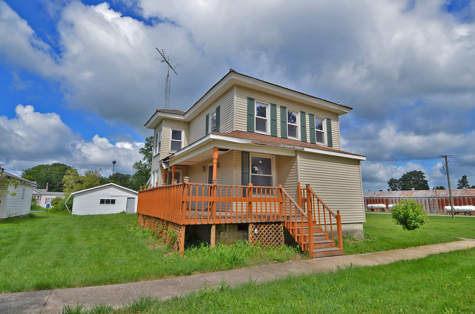 103 North Lane Street Ransom, IL 60470 - Photo 1 of 14 a front view of a house with a yard