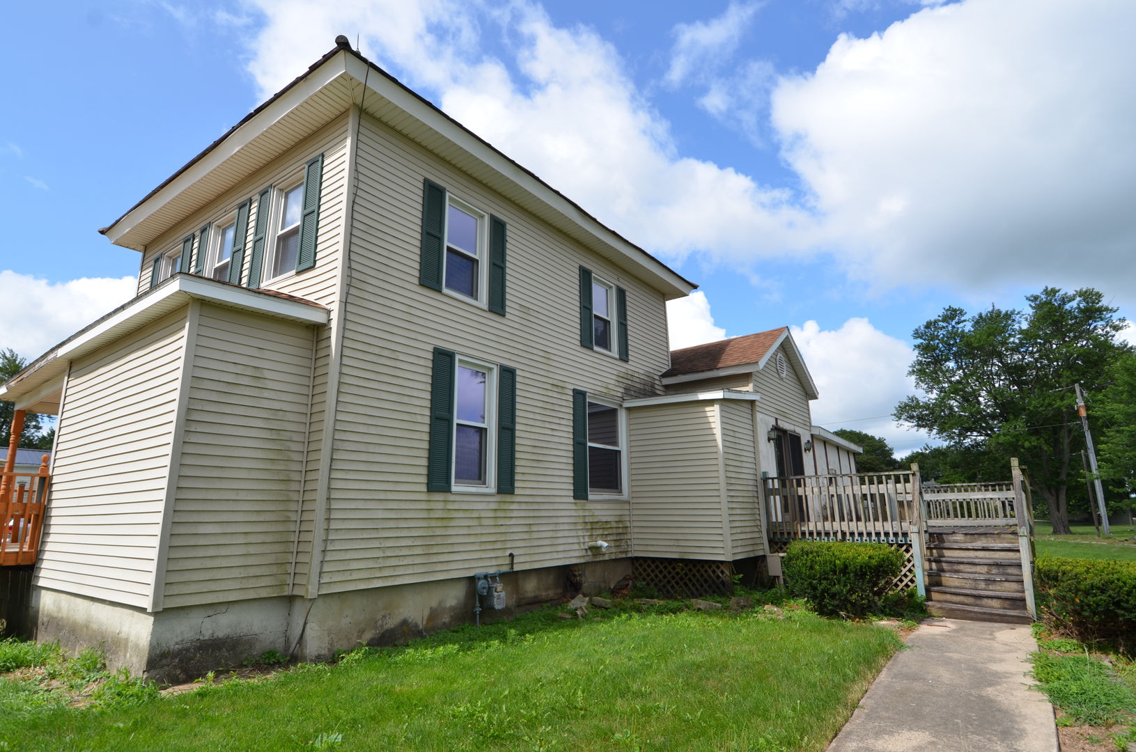 103 North Lane Street Ransom, IL 60470 - Photo 11 of 14 a front view of a house with a yard