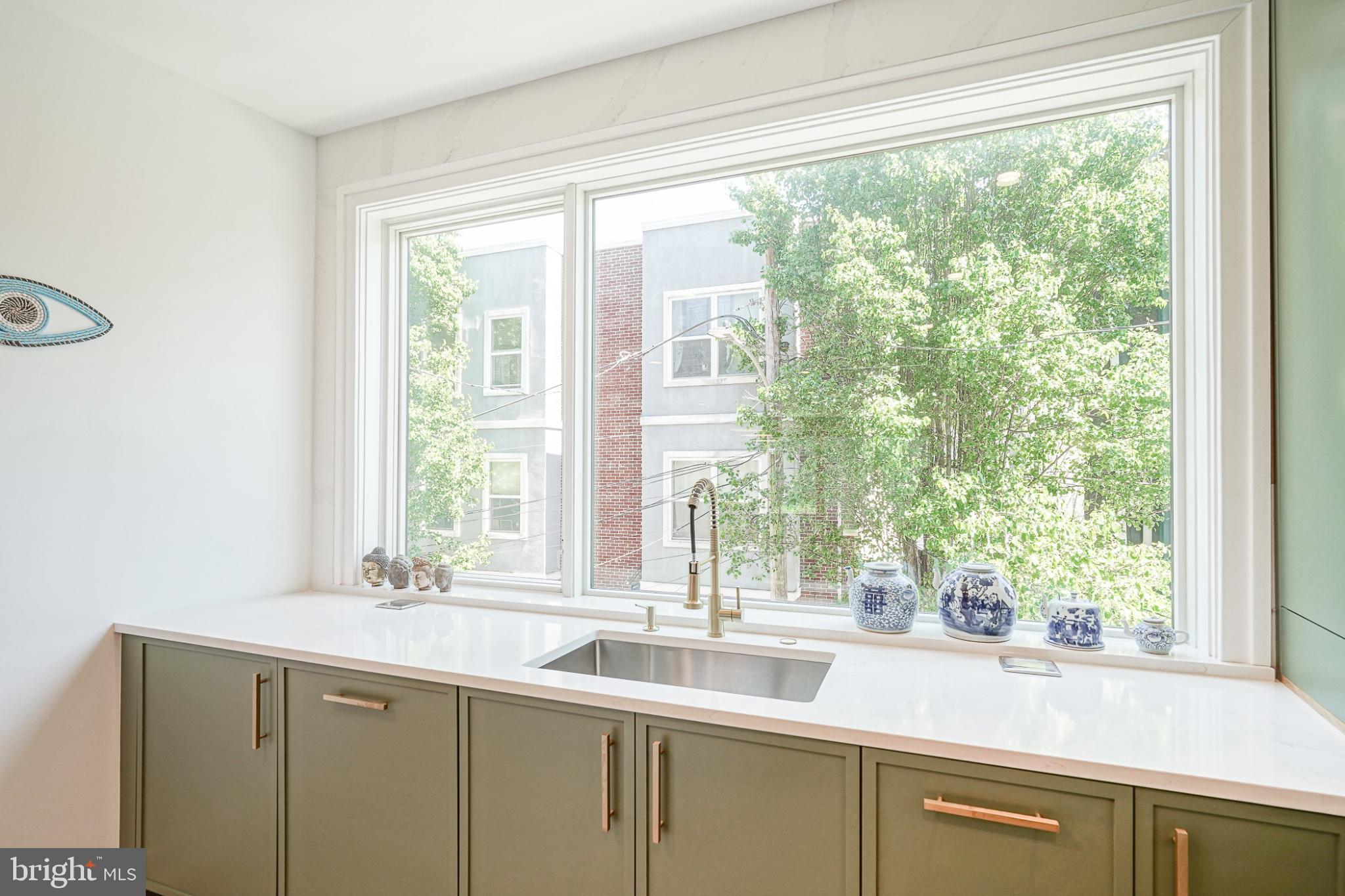 622 South Clarion Street Philadelphia, PA 19147 - Photo 6 of 57 Bright kitchen with lush views.