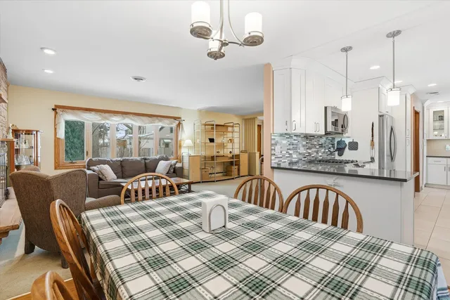 $450,000 | 2818 Farrell Avenue, Park Ridge, IL 60068