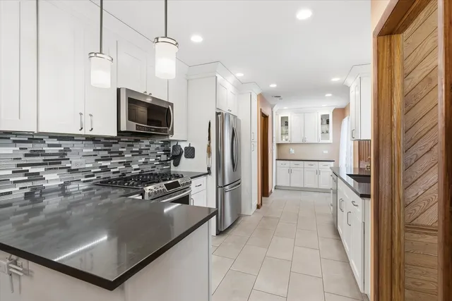 $450,000 | 2818 Farrell Avenue, Park Ridge, IL 60068