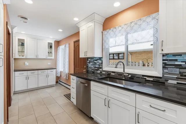 $450,000 | 2818 Farrell Avenue, Park Ridge, IL 60068