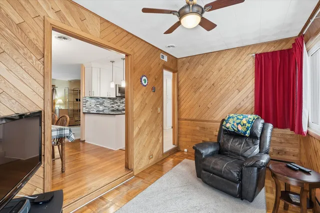 $450,000 | 2818 Farrell Avenue, Park Ridge, IL 60068