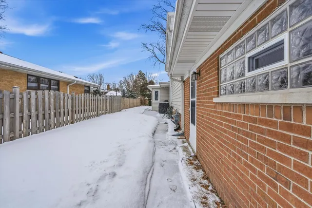 $450,000 | 2818 Farrell Avenue, Park Ridge, IL 60068