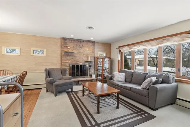 $450,000 | 2818 Farrell Avenue, Park Ridge, IL 60068