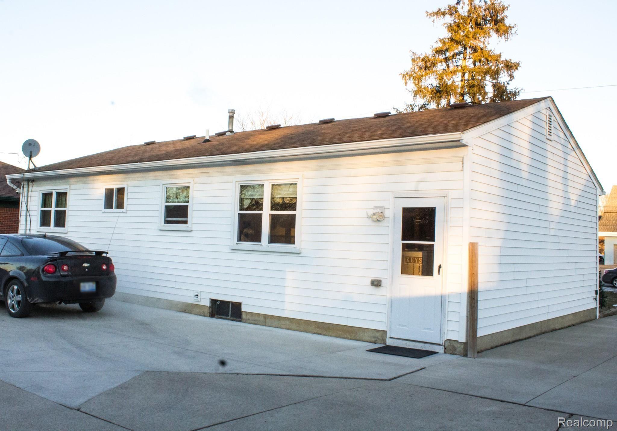 26055 Schoenherr Road Warren, MI 48089 - Photo 12 of 35 13.jpg