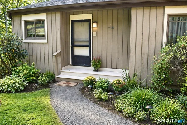 $325,000 | 8 Tamarack Lane, Unit 8, Woodbury, CT 06798