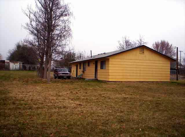 913 Cemetery Road Sunnyside, WA 98944 - Photo 3 of 3 a house view with backyard space