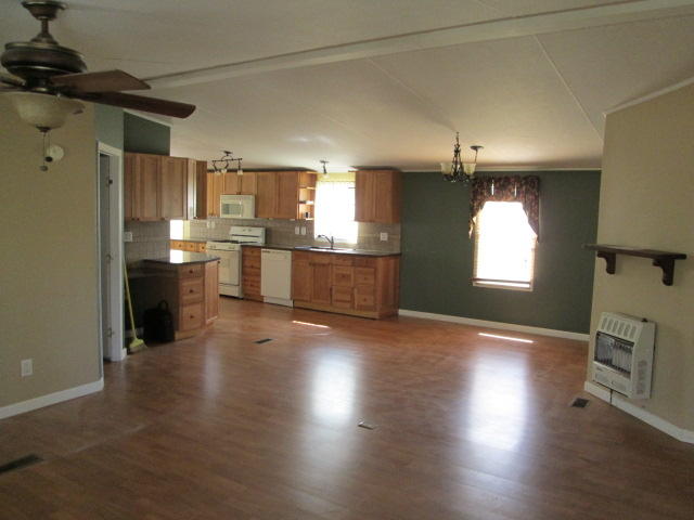 3155 Oswego Road Crossville, TN 38572 - Photo 4 of 20 4 Living room