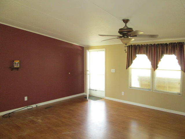 3155 Oswego Road Crossville, TN 38572 - Photo 6 of 20 6 Living room