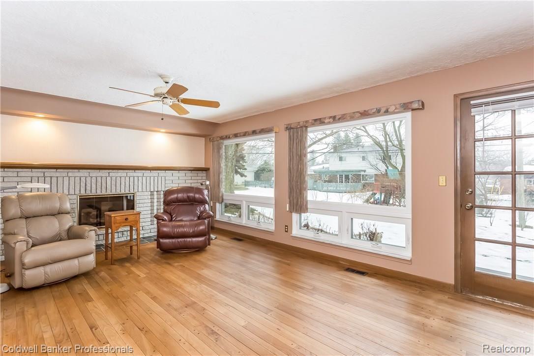 2175 Wayward Drive Rochester, MI 48309 - Photo 12 of 33 016-Family_Room-5339187-large.jpg