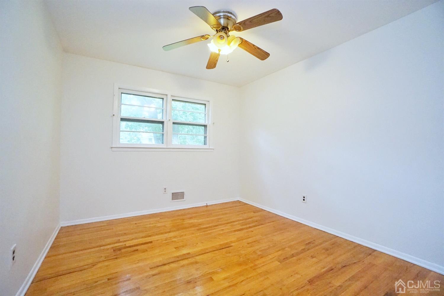 2 Malibu Drive Edison, NJ 08820 - Photo 16 of 40