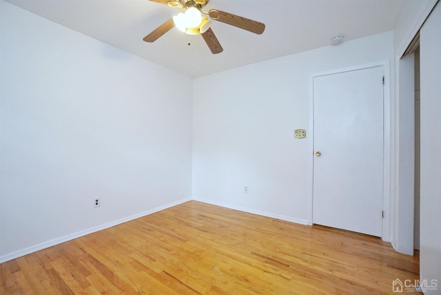 2 Malibu Drive Edison, NJ 08820 - Photo 17 of 40