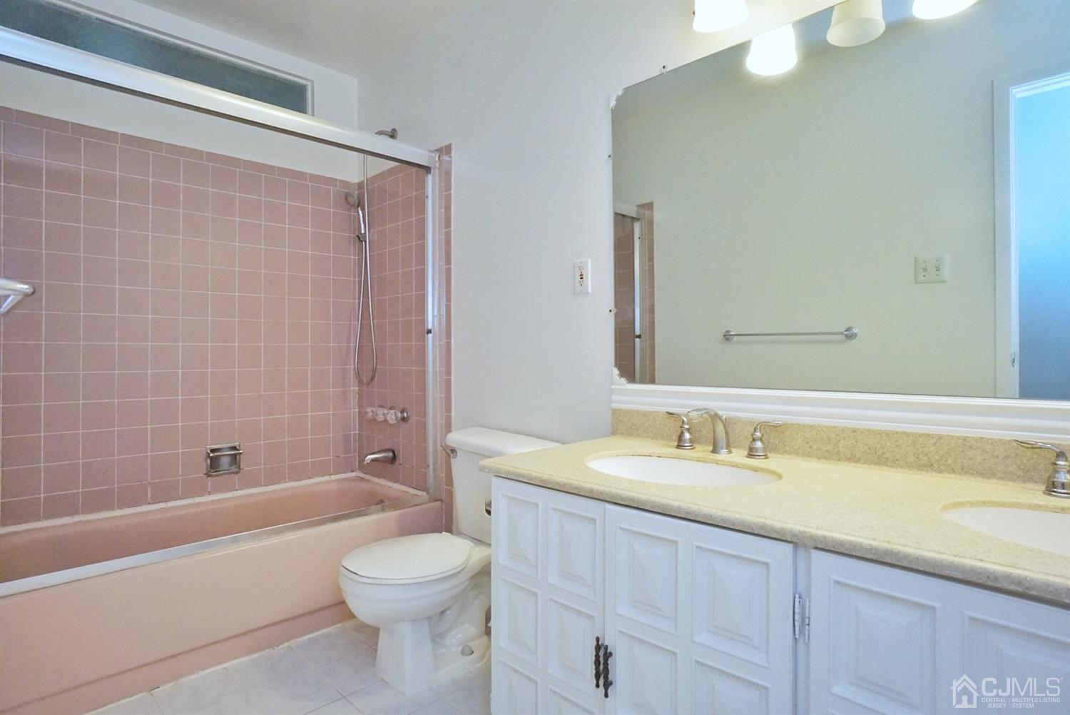 2 Malibu Drive Edison, NJ 08820 - Photo 18 of 40