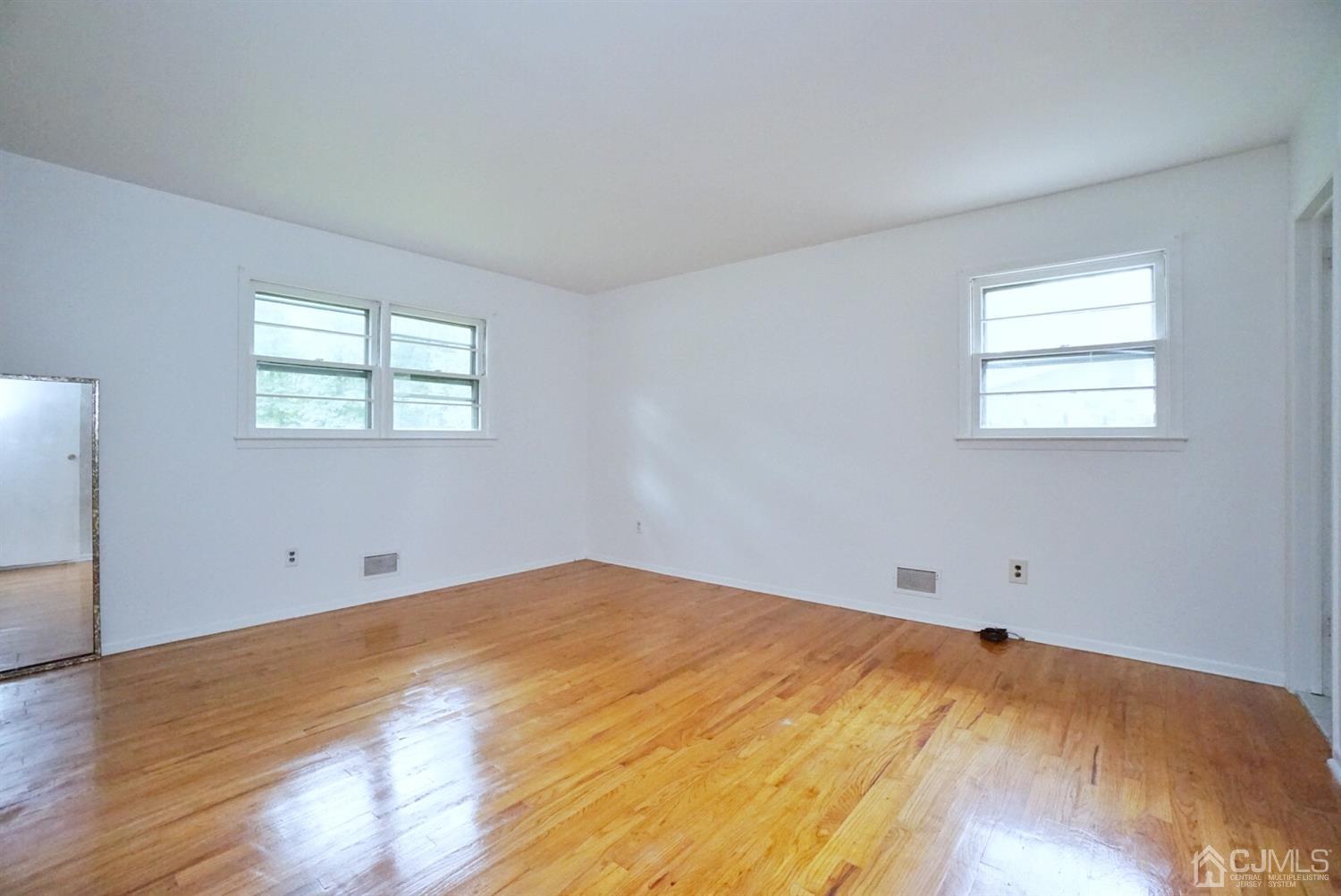 2 Malibu Drive Edison, NJ 08820 - Photo 19 of 40