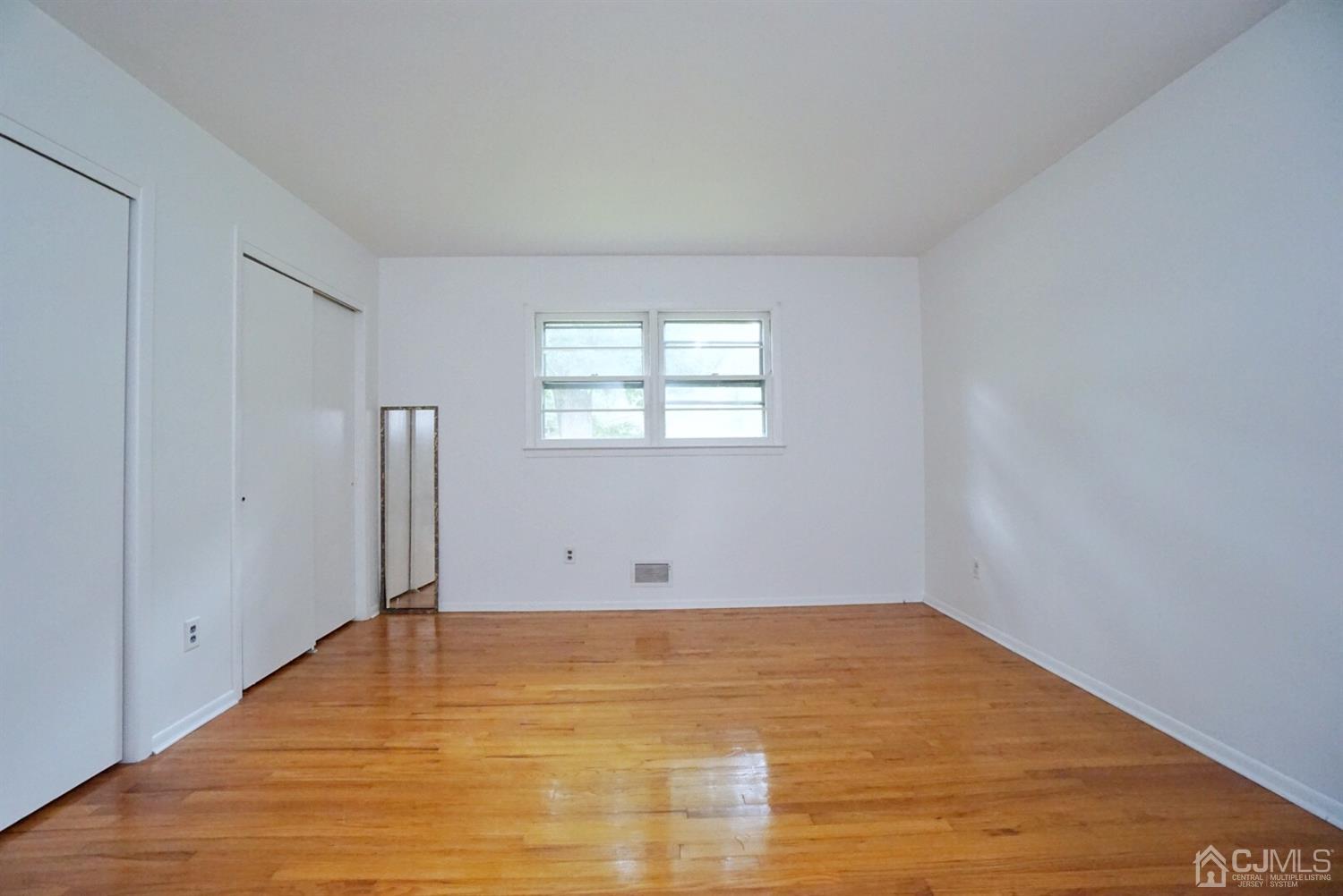 2 Malibu Drive Edison, NJ 08820 - Photo 20 of 40