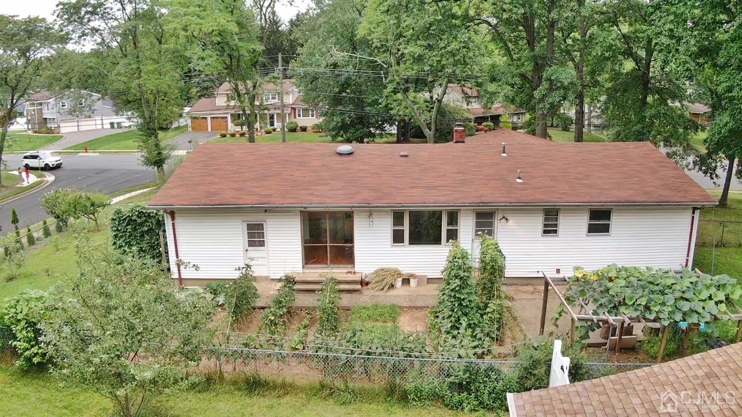 2 Malibu Drive Edison, NJ 08820 - Photo 3 of 40