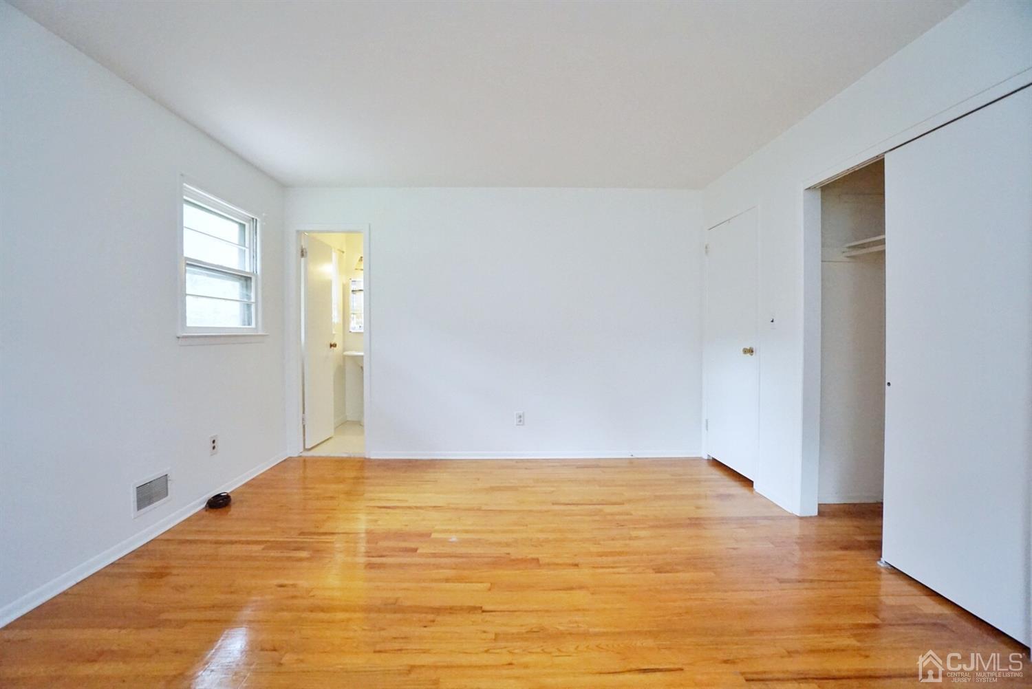 2 Malibu Drive Edison, NJ 08820 - Photo 22 of 40