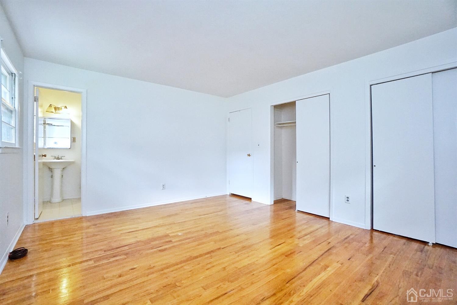 2 Malibu Drive Edison, NJ 08820 - Photo 23 of 40