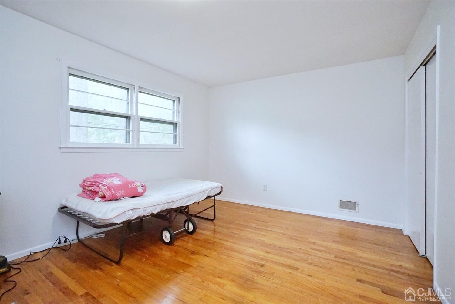 2 Malibu Drive Edison, NJ 08820 - Photo 24 of 40