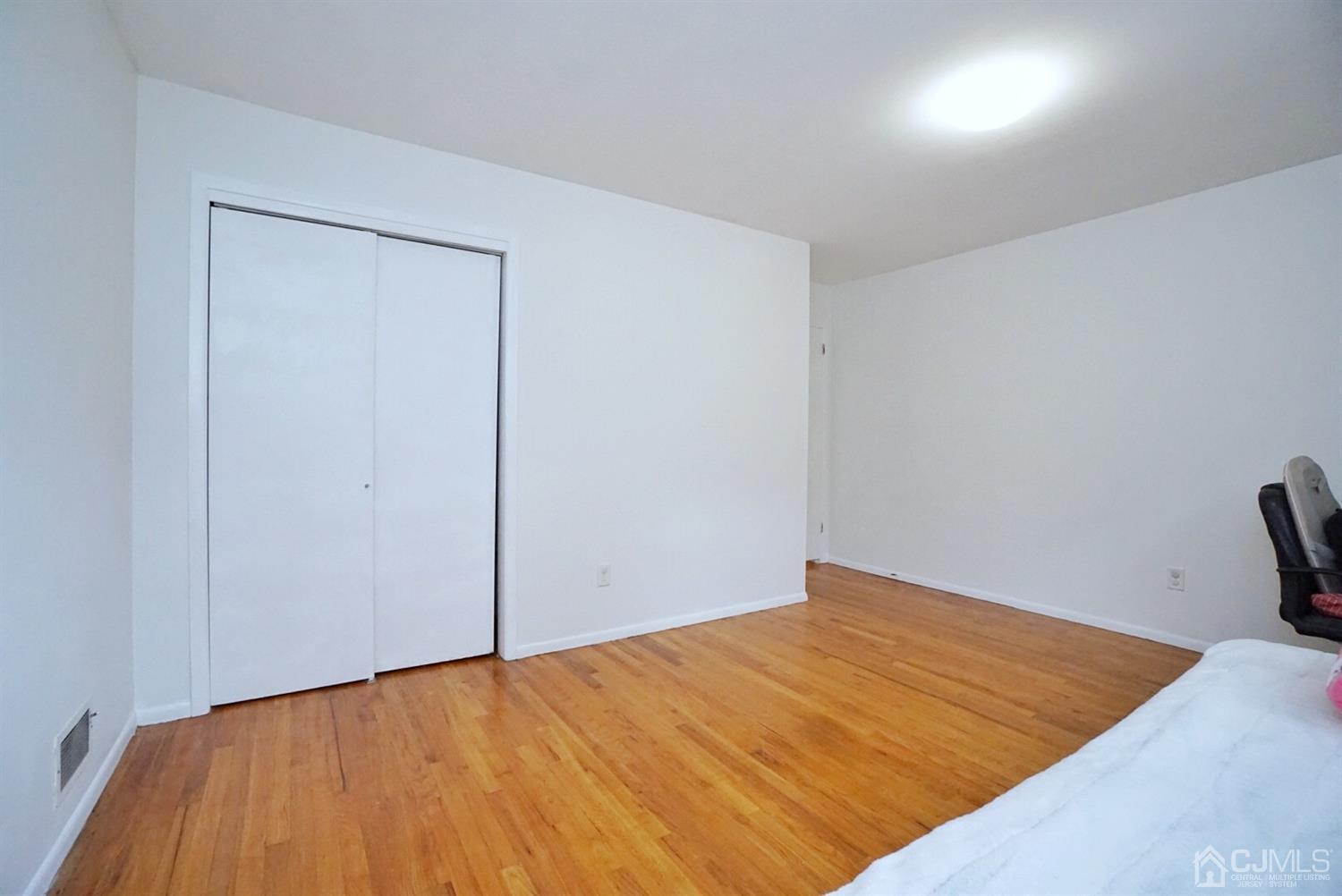 2 Malibu Drive Edison, NJ 08820 - Photo 25 of 40