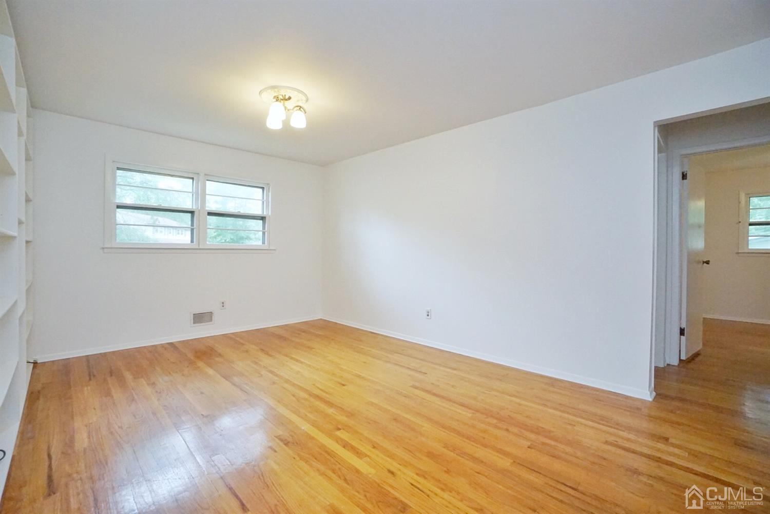 2 Malibu Drive Edison, NJ 08820 - Photo 26 of 40