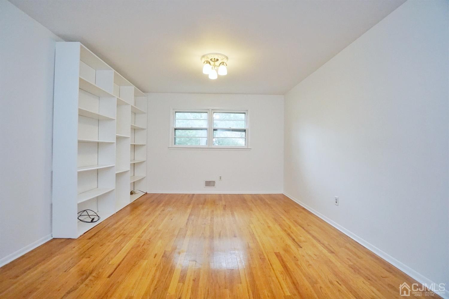 2 Malibu Drive Edison, NJ 08820 - Photo 27 of 40