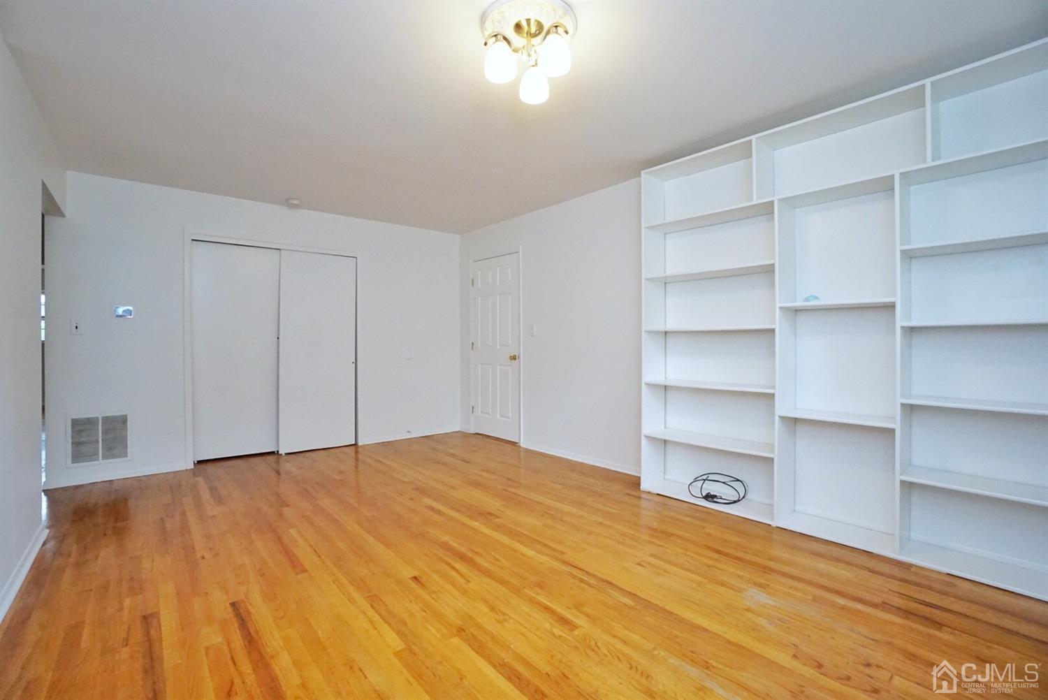 2 Malibu Drive Edison, NJ 08820 - Photo 28 of 40