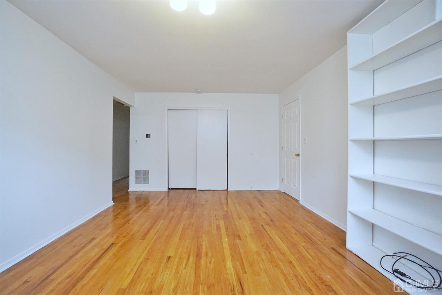 2 Malibu Drive Edison, NJ 08820 - Photo 29 of 40