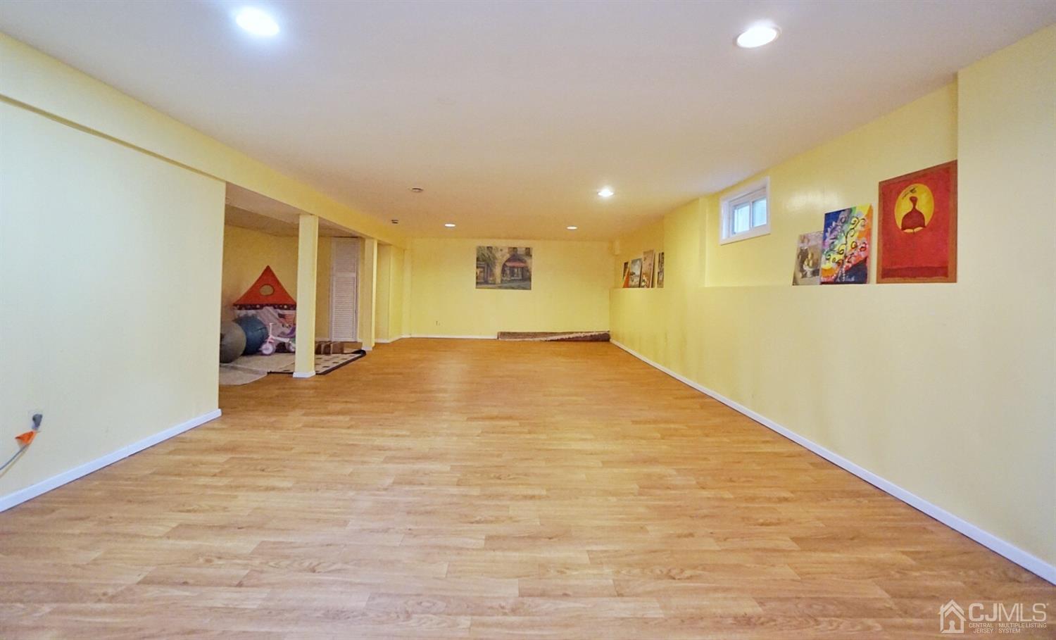 2 Malibu Drive Edison, NJ 08820 - Photo 31 of 40