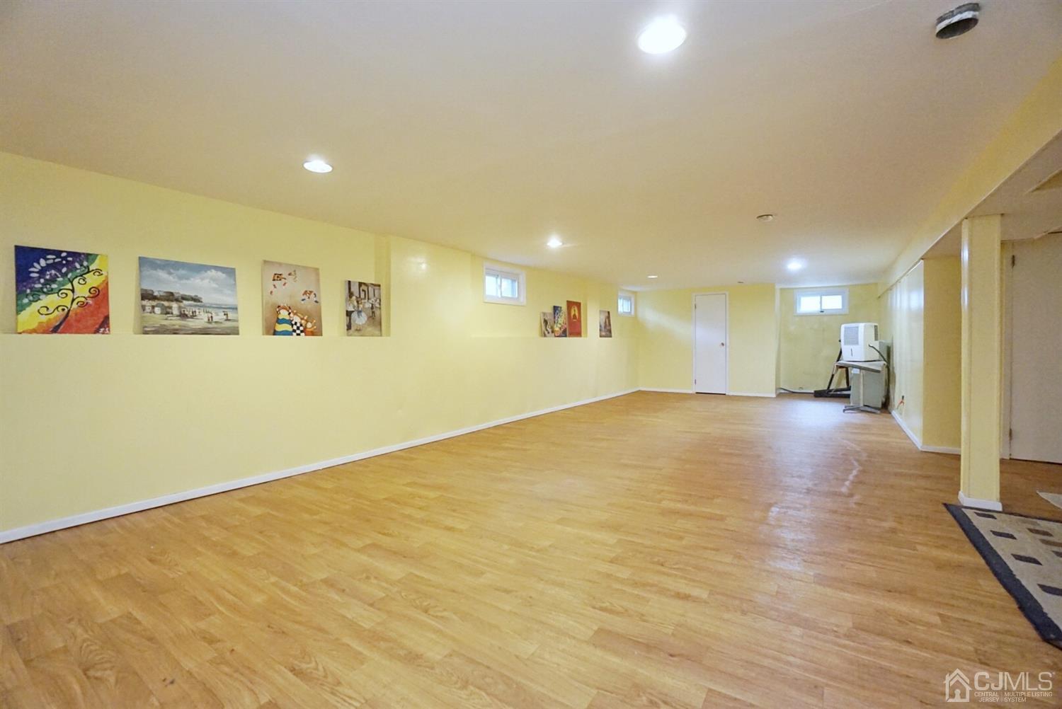 2 Malibu Drive Edison, NJ 08820 - Photo 32 of 40