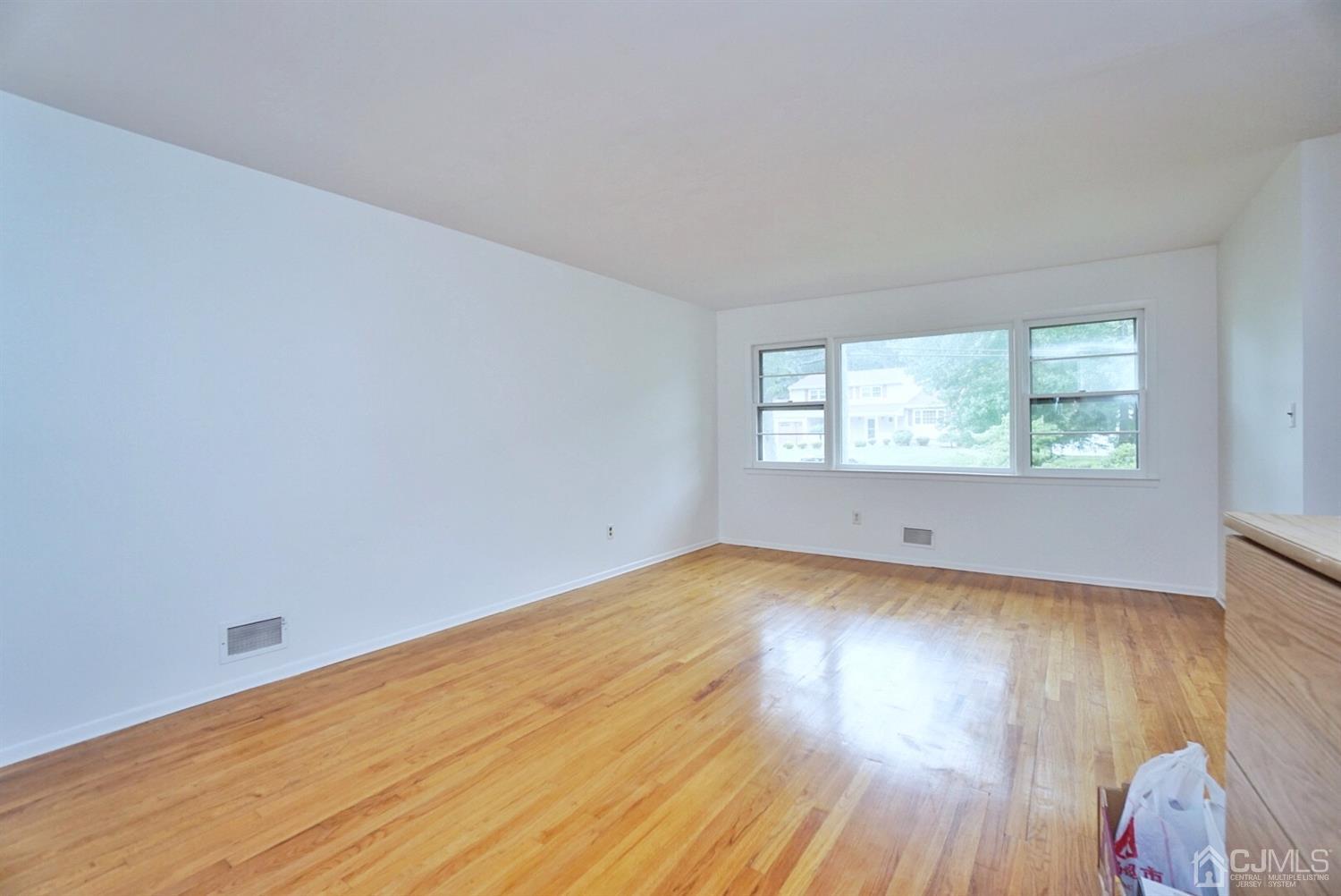 2 Malibu Drive Edison, NJ 08820 - Photo 34 of 40