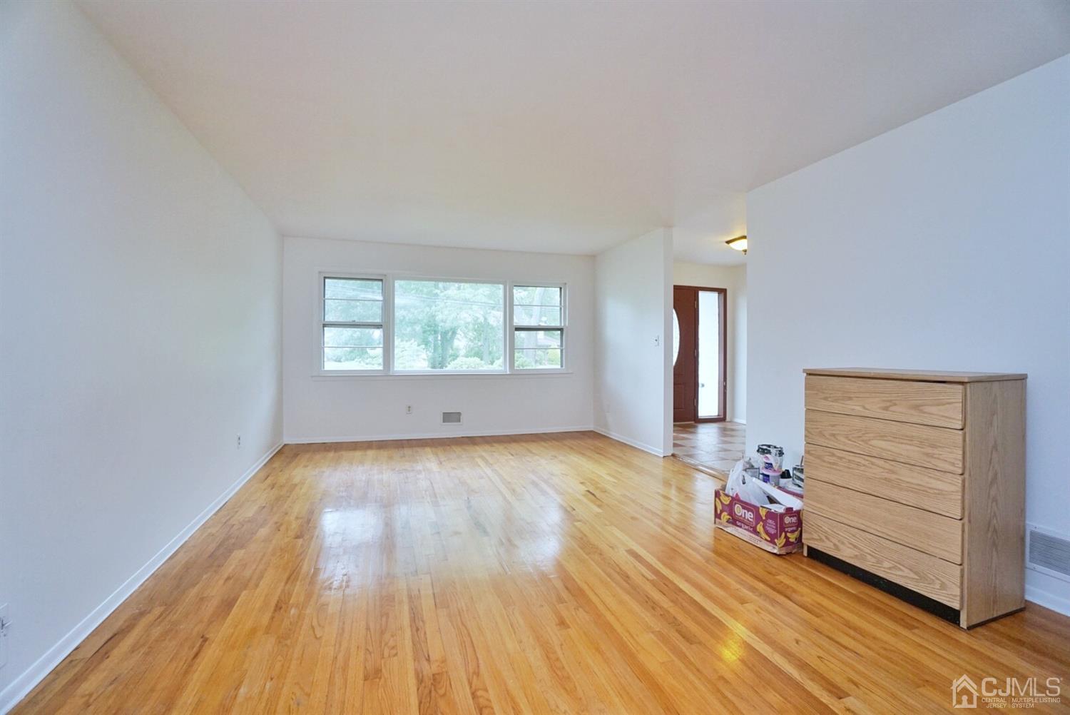 2 Malibu Drive Edison, NJ 08820 - Photo 35 of 40