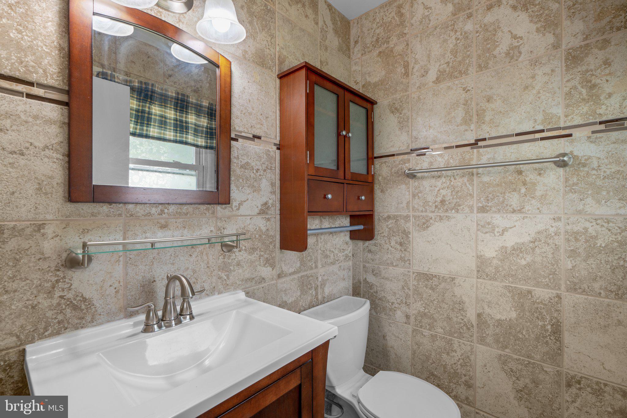 737 Chapelgate Drive Odenton, MD 21113 - Photo 16 of 31 Private half bathroom in primary suite