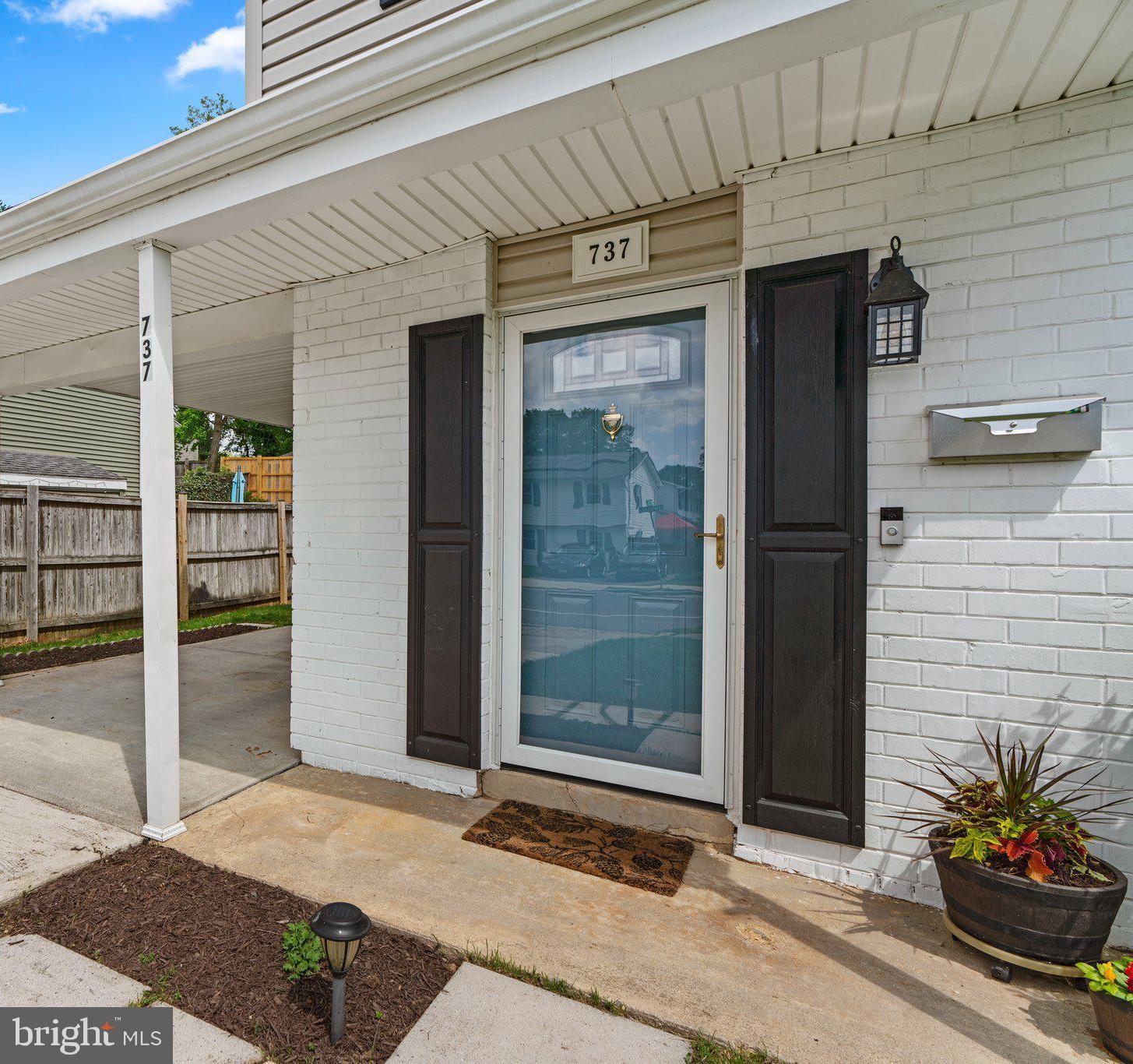 737 Chapelgate Drive Odenton, MD 21113 - Photo 2 of 31