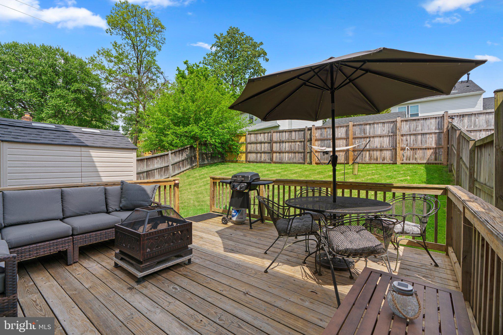 737 Chapelgate Drive Odenton, MD 21113 - Photo 24 of 31 Rear deck